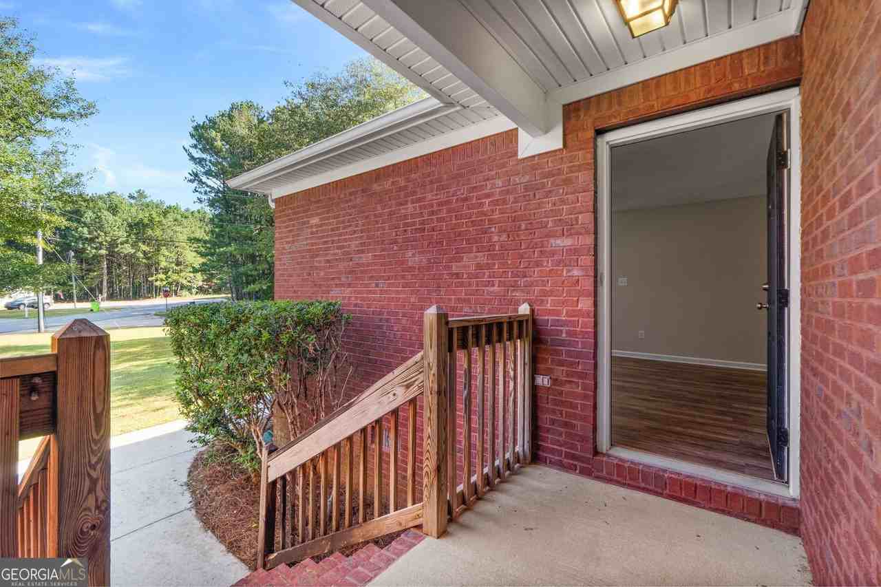 100 Bluebird Ln - Photo 5 of 35