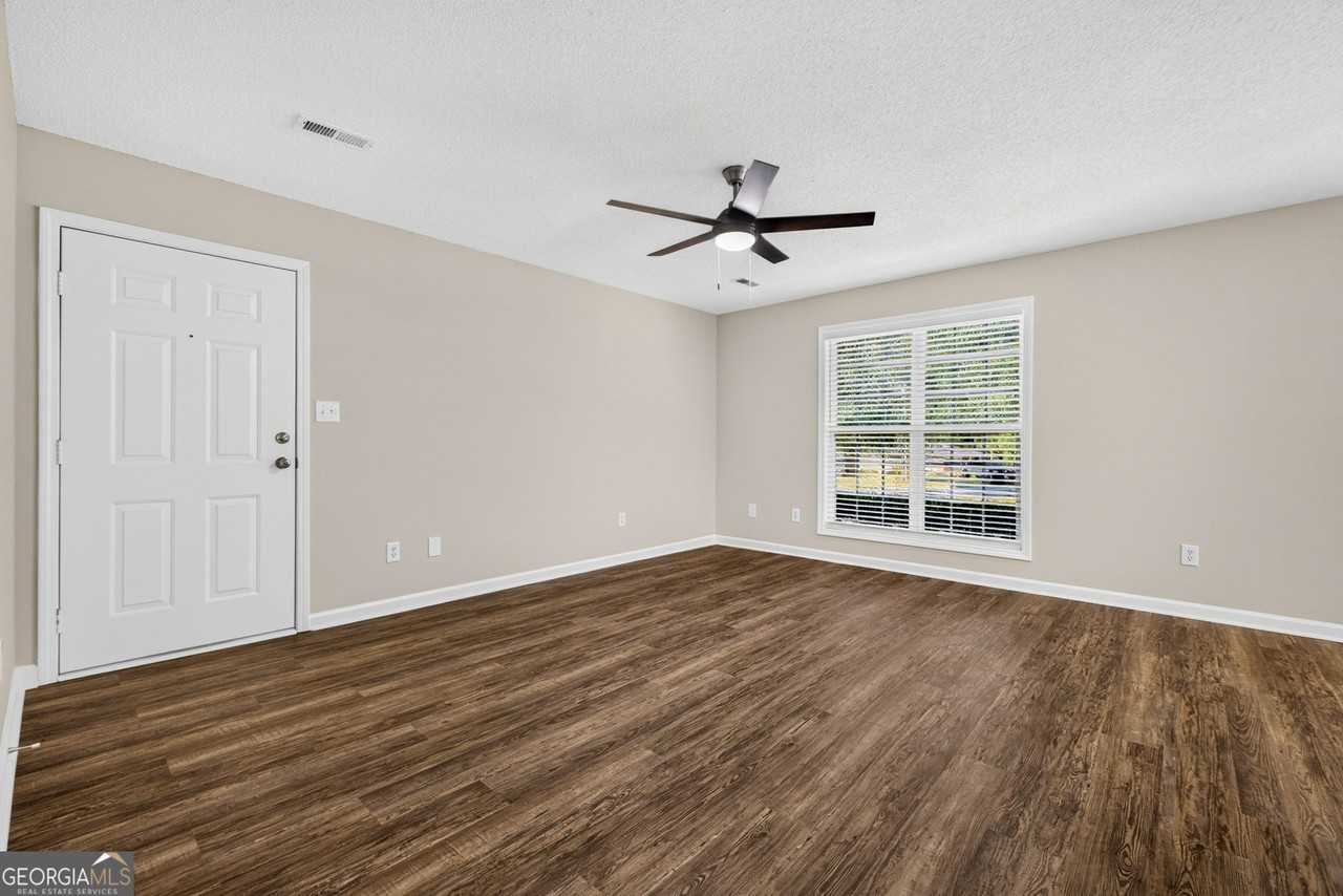 100 Bluebird Ln - Photo 7 of 35
