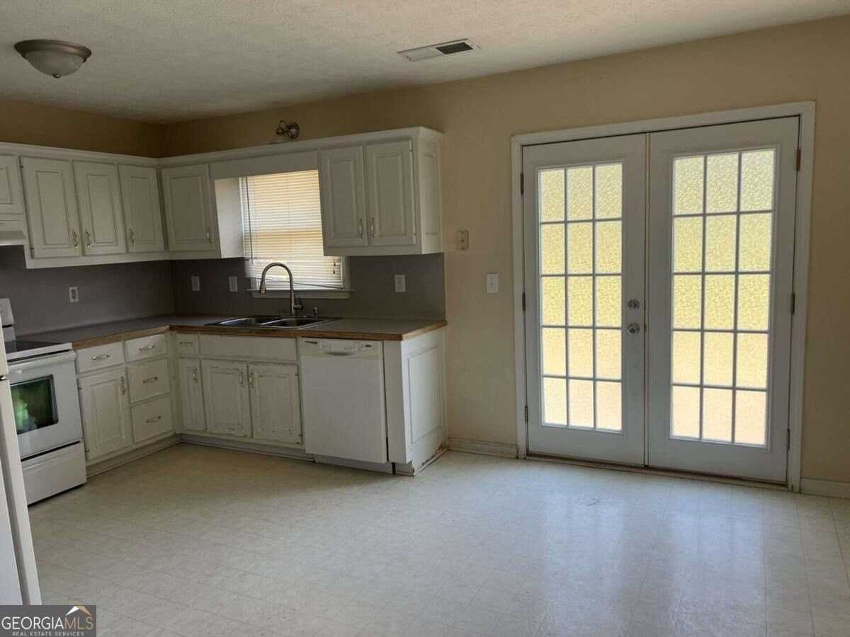 70 Dove Point Cir - Photo 3 of 7