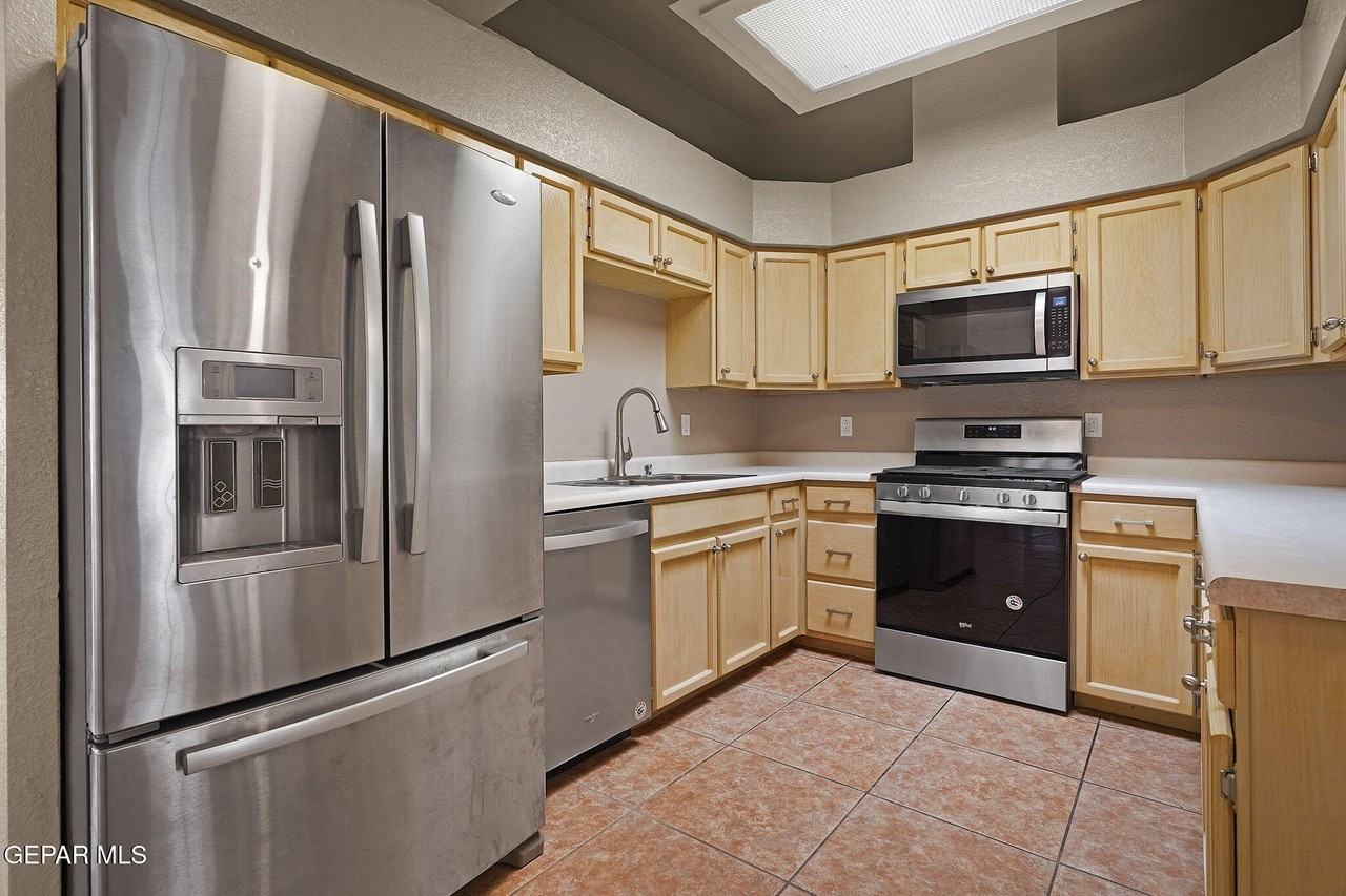 143 N Alto Mesa Dr #B - Photo 4 of 37