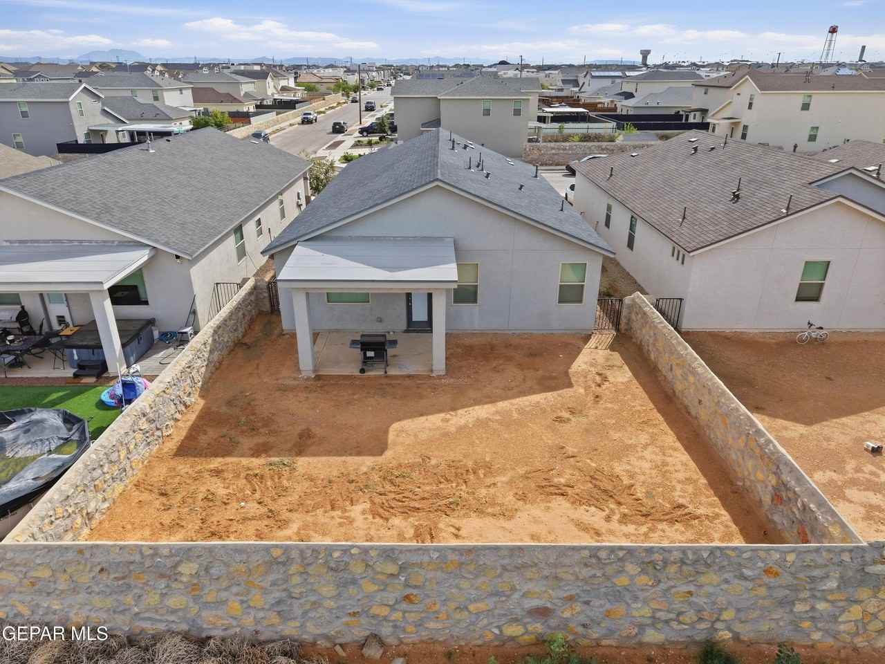 3917 Desert Bluff Dr - Photo 3 of 30