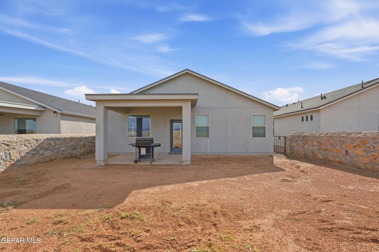 3917 Desert Bluff Dr - Photo 7 of 30
