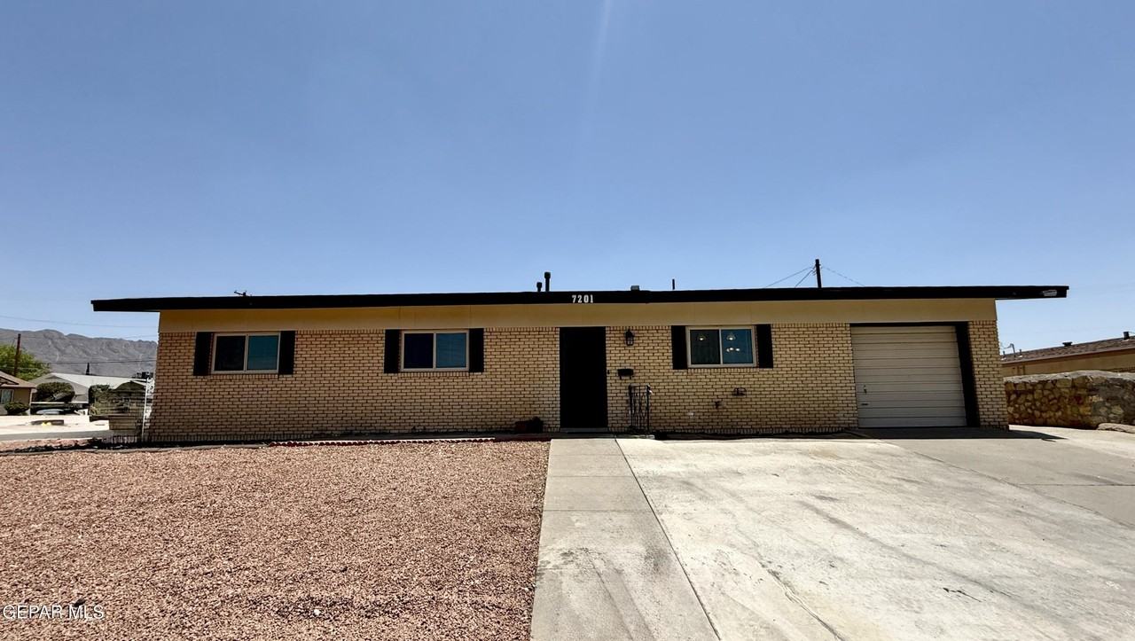 7201 Armistad Ave - Photo 3 of 21