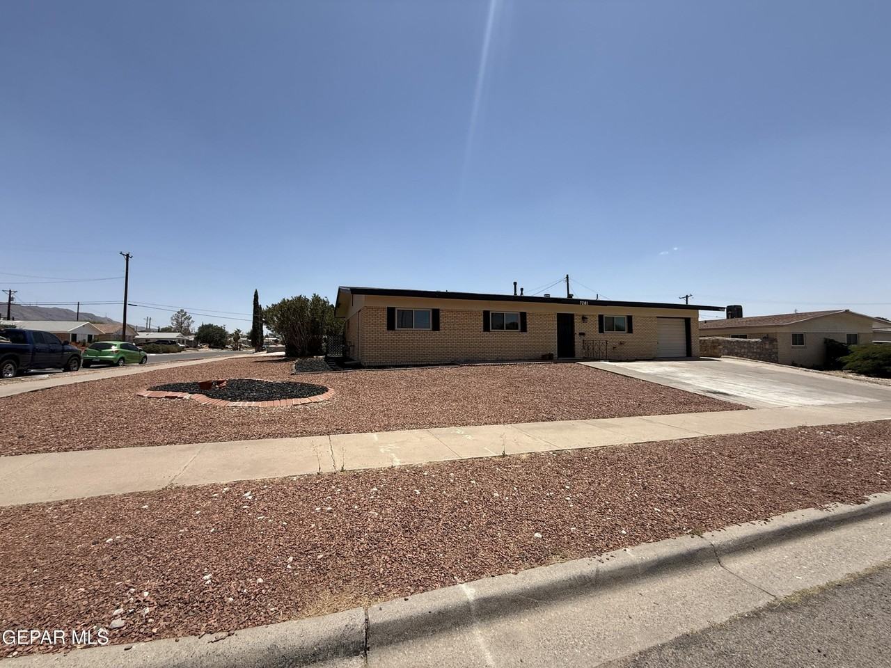 7201 Armistad Ave - Photo 4 of 21