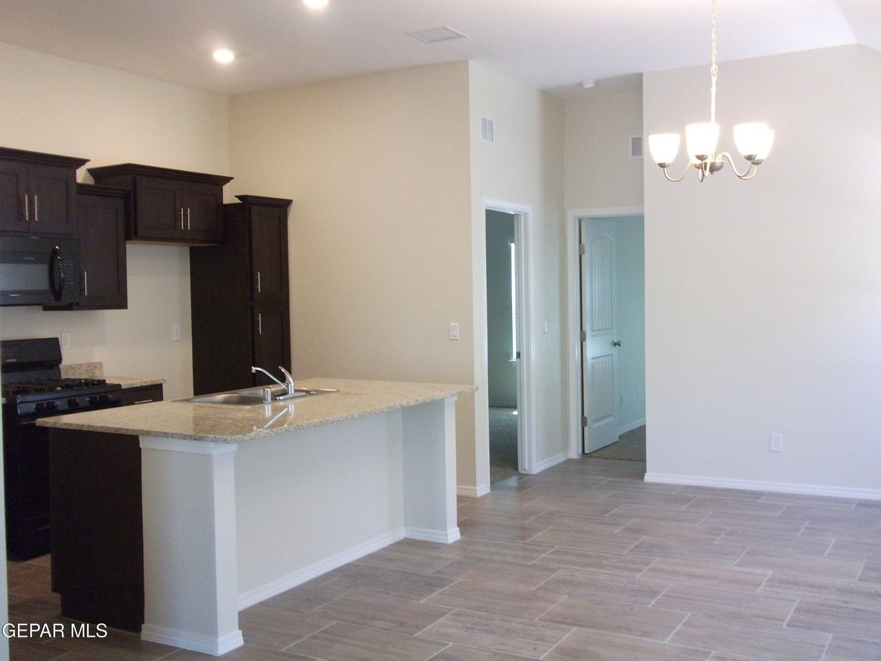 5013 Vincent James St - Photo 4 of 12
