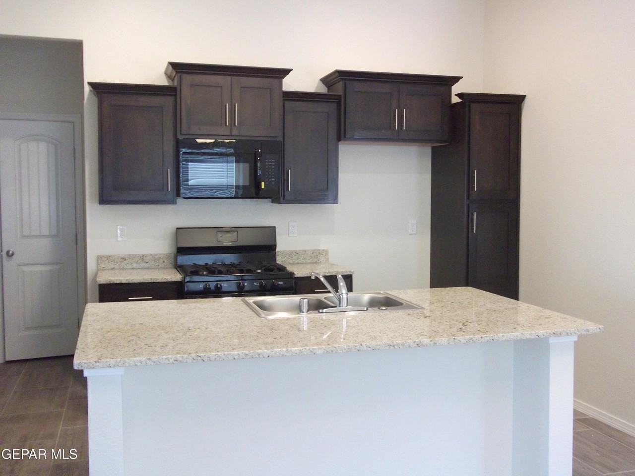 5013 Vincent James St - Photo 5 of 12