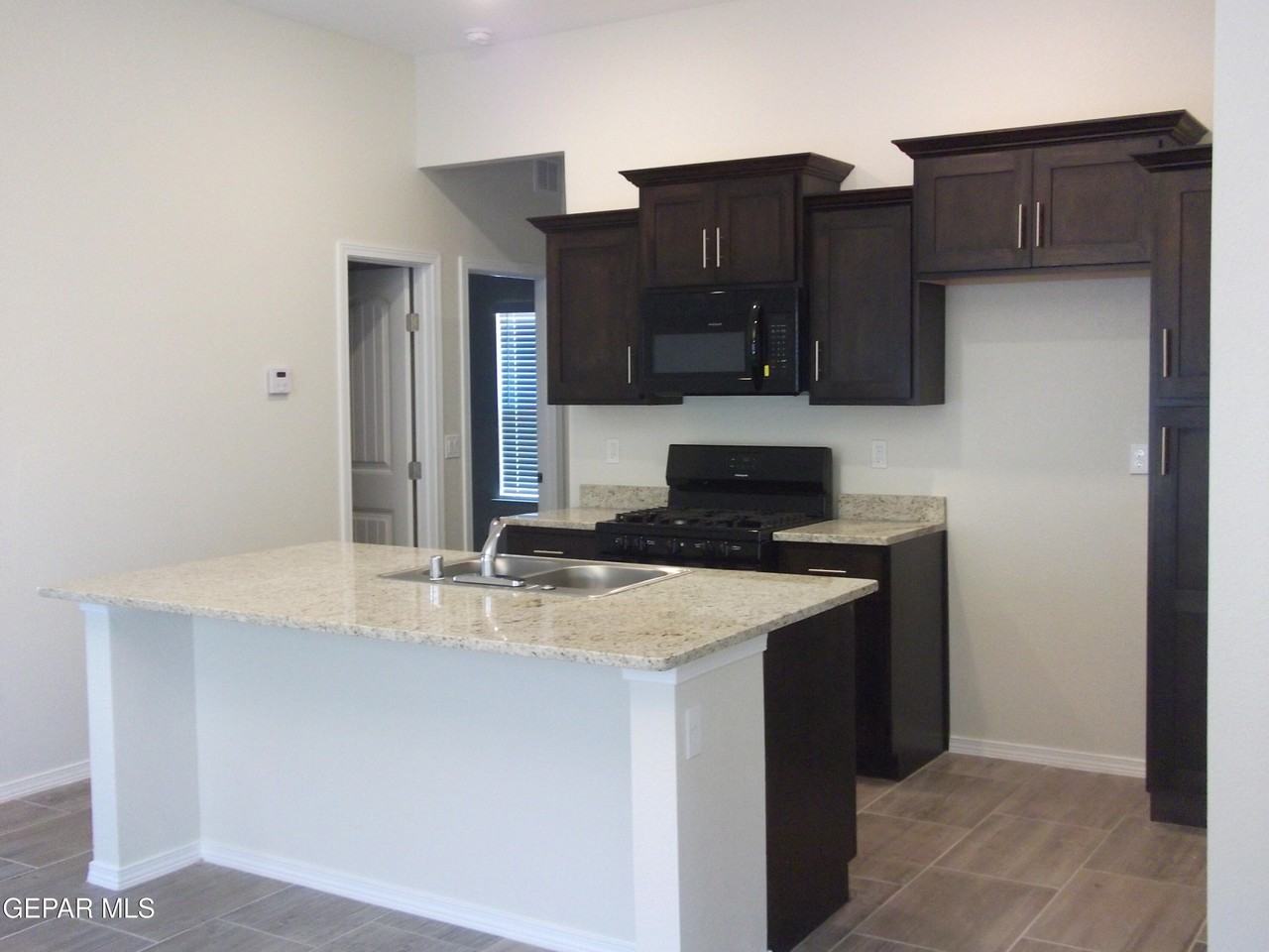 5013 Vincent James St - Photo 6 of 12