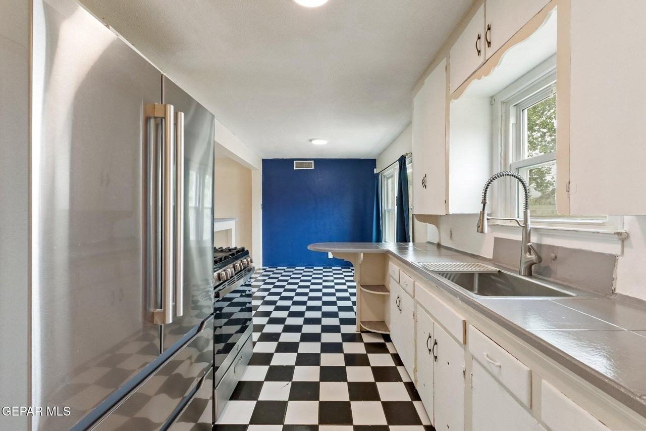 137 Anita Cir - Photo 2 of 18