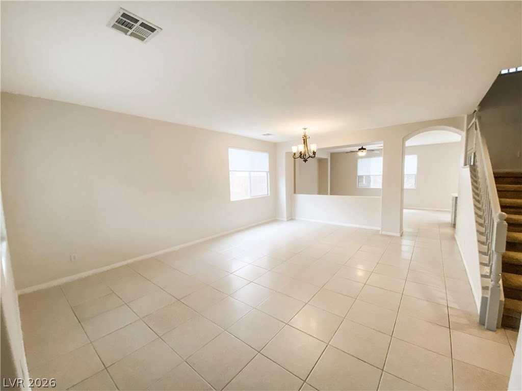 11021 Mount Royal Ave - Photo 4 of 35