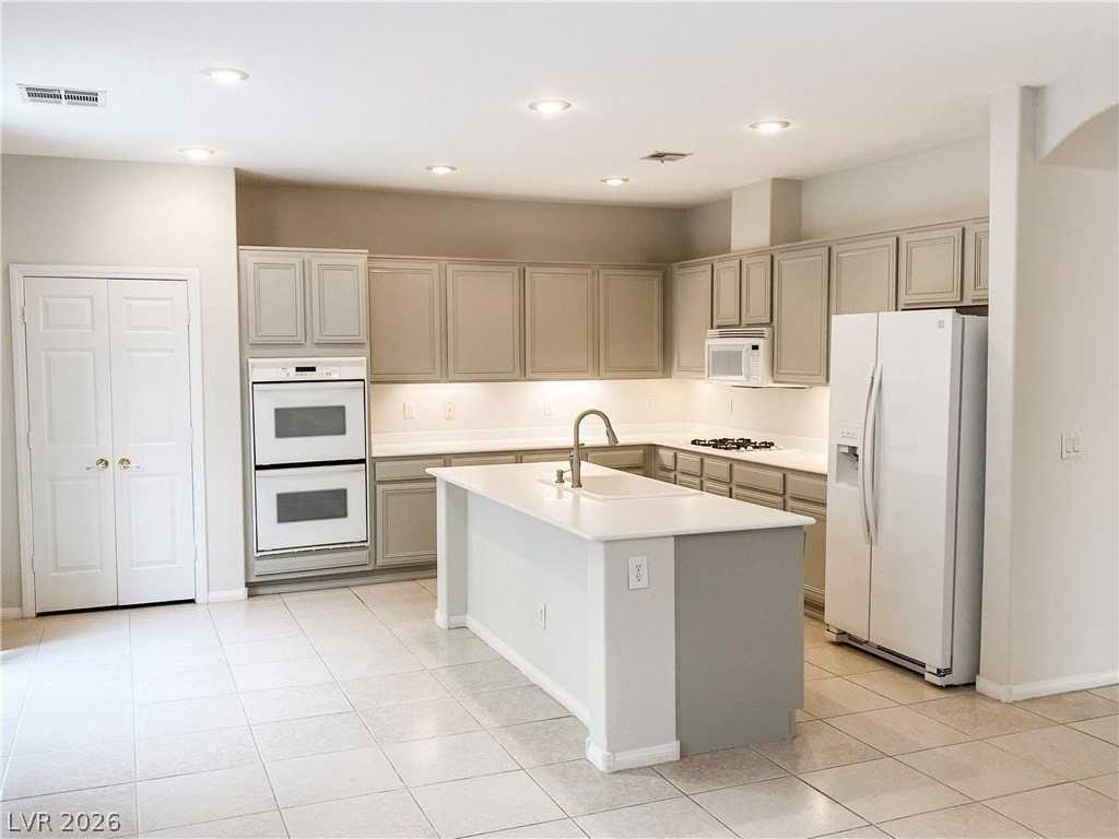 11021 Mount Royal Ave - Photo 5 of 35