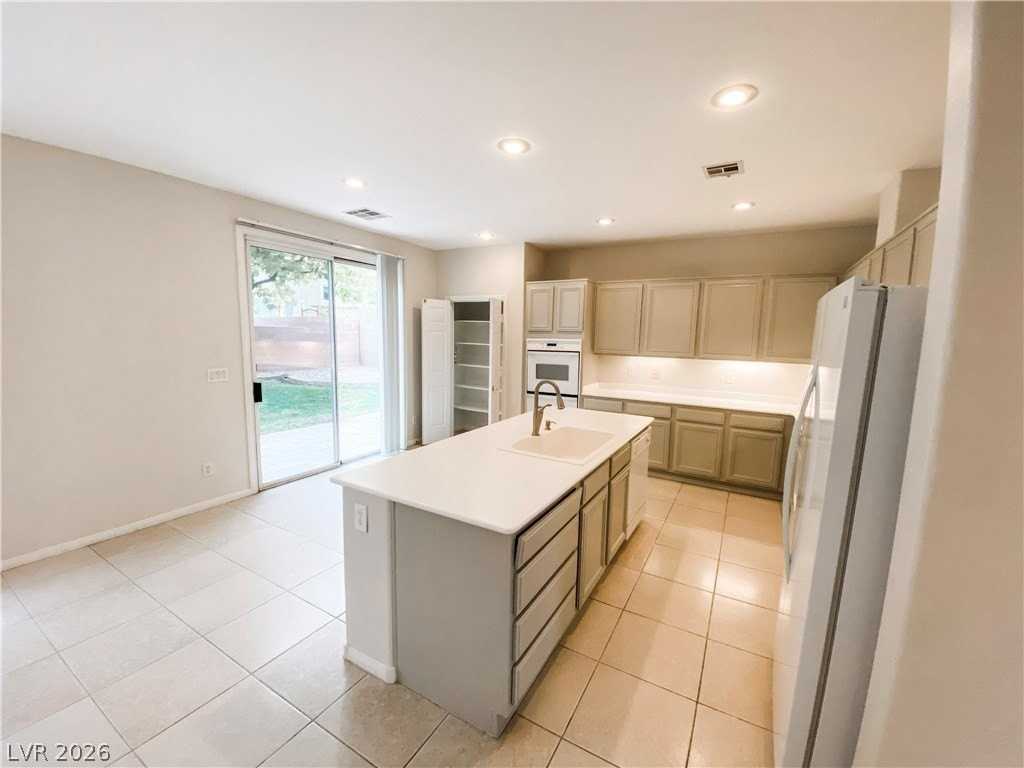 11021 Mount Royal Ave - Photo 7 of 35