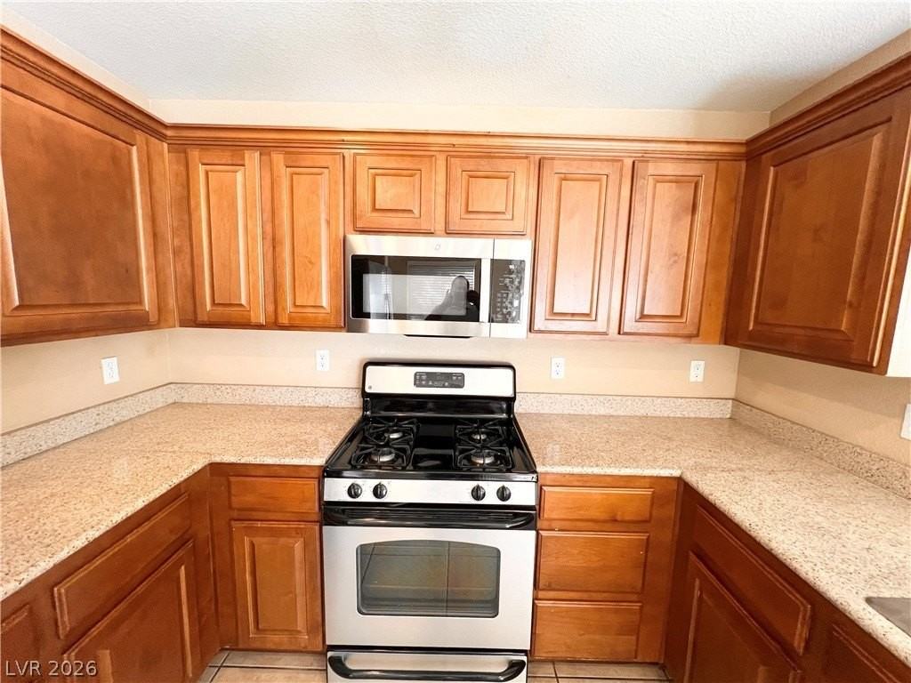 6067 W Dewey Dr - Photo 3 of 43