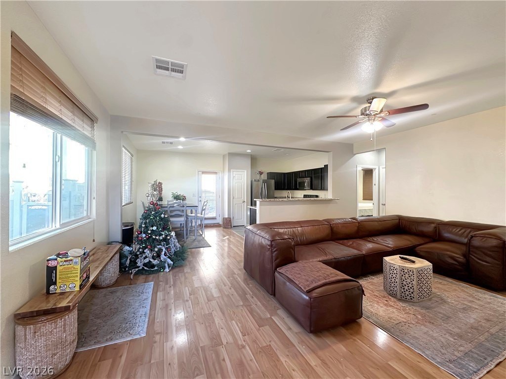 976 Aspen Cliff Dr - Photo 3 of 20