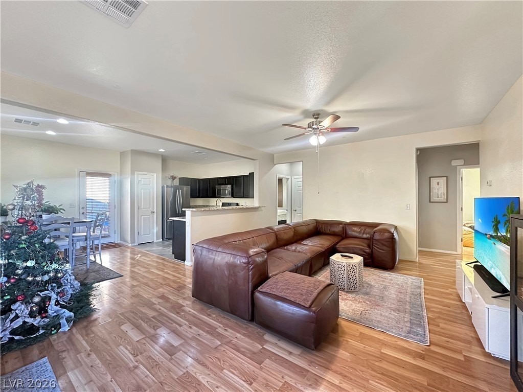 976 Aspen Cliff Dr - Photo 4 of 20