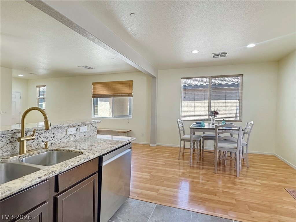 976 Aspen Cliff Dr - Photo 5 of 20