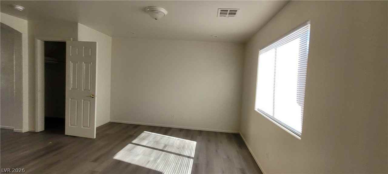 9229 Millikan Ave - Photo 4 of 26