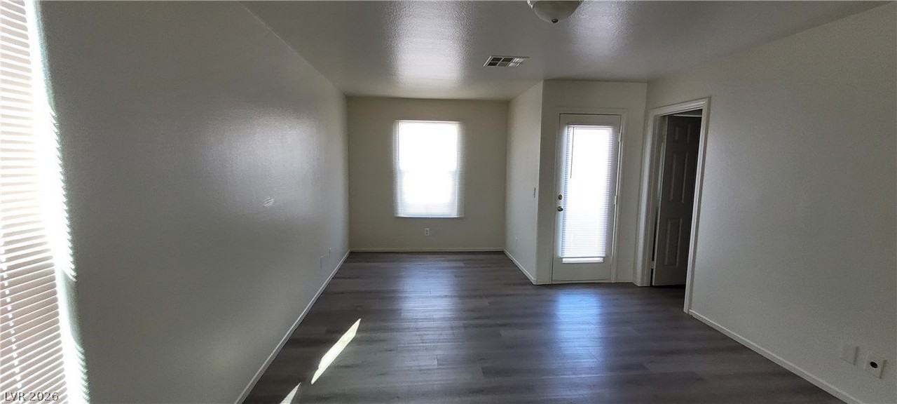 9229 Millikan Ave - Photo 5 of 26