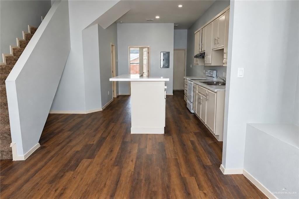 1301 Morwil St #10 - Photo 3 of 10