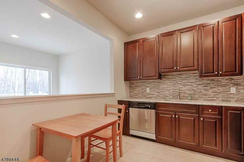 17 Decroce Ct - Photo 3 of 20