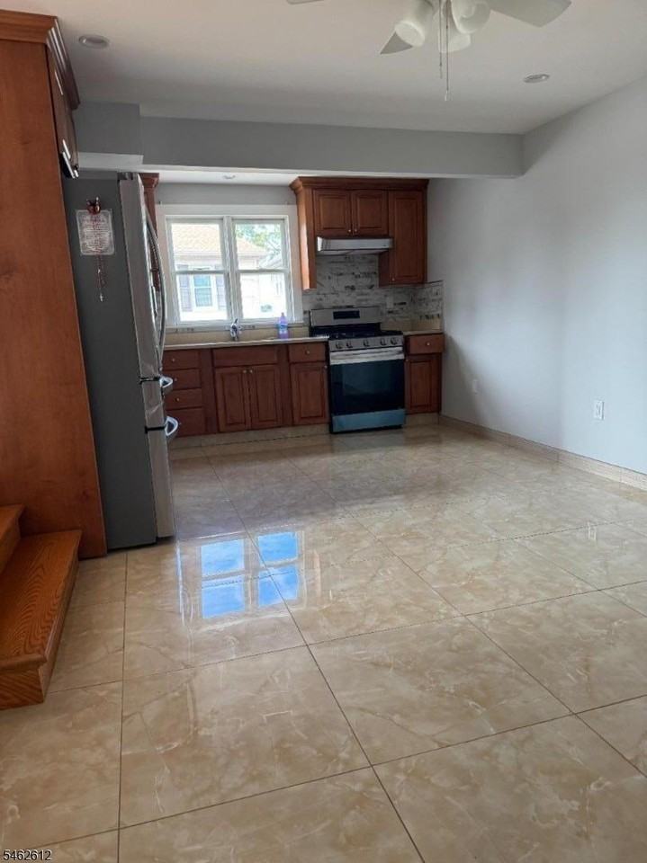 229 Thomas Ave - Photo 6 of 11