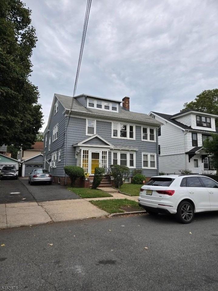 29 Grumman Ave - Photo 2 of 6