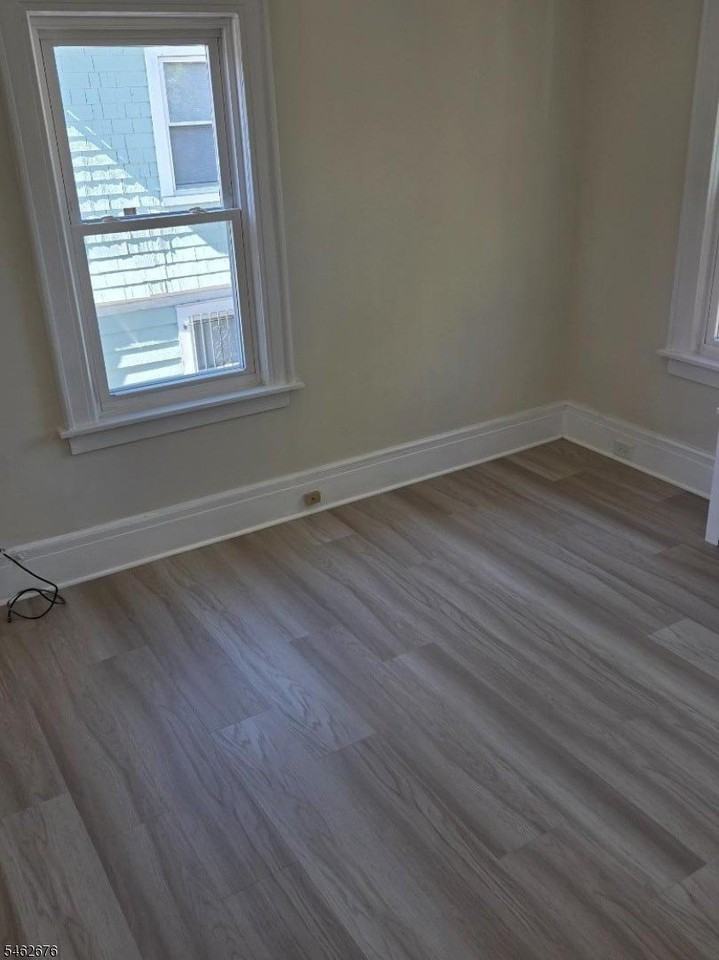 29 Grumman Ave - Photo 4 of 6