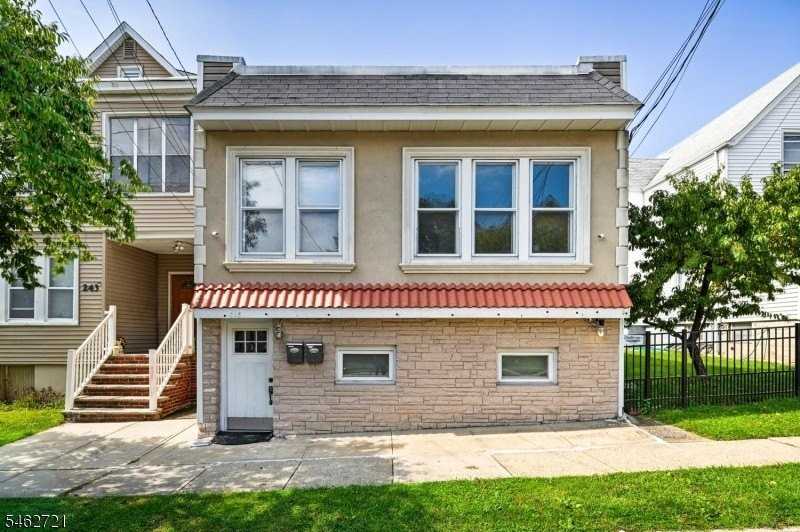 245 Pierre Ave - Photo 3 of 27