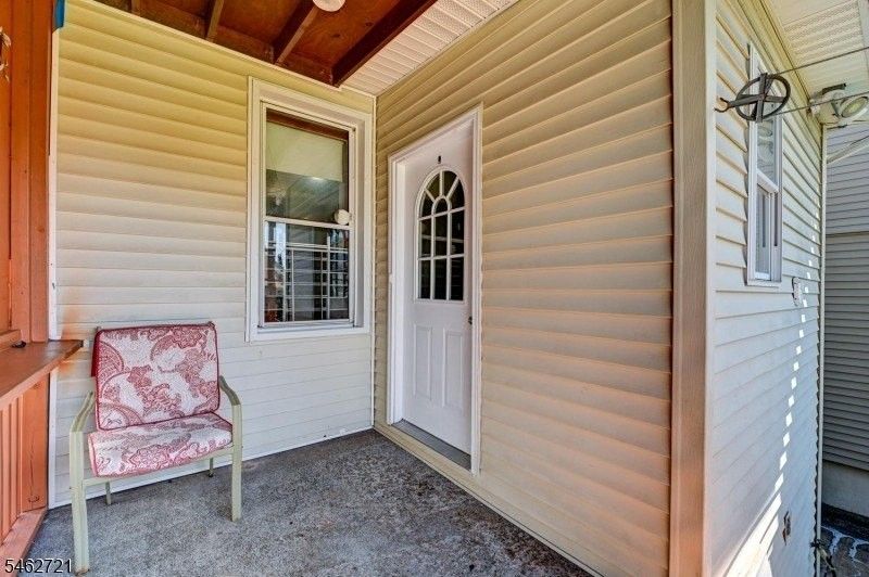 245 Pierre Ave - Photo 6 of 27