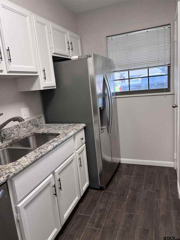 3419 Lexington Dr - Photo 4 of 9