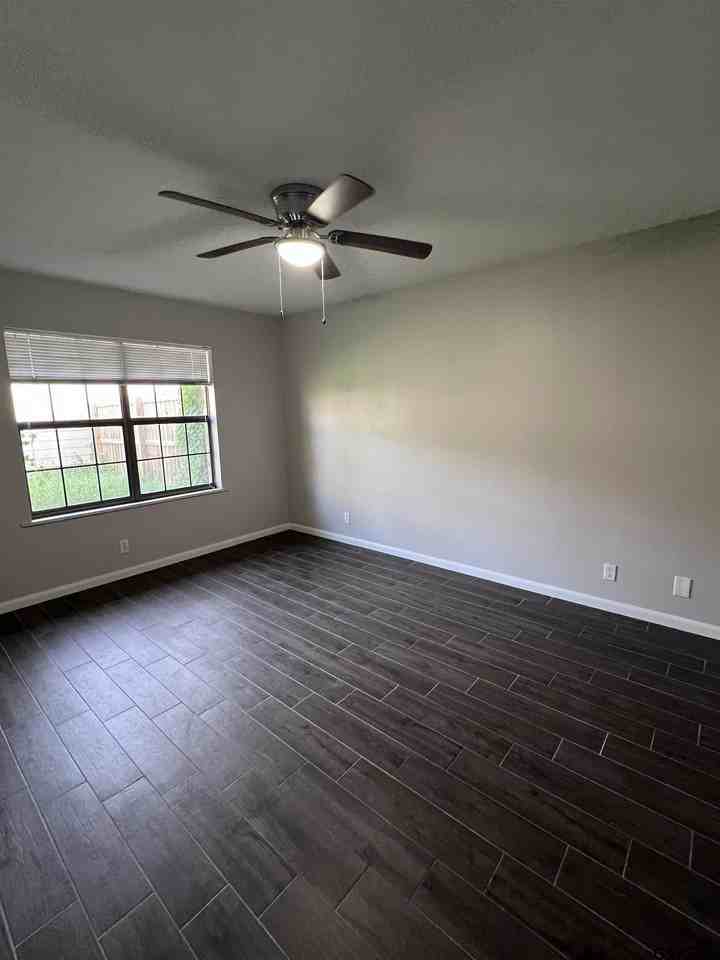 3419 Lexington Dr - Photo 5 of 9