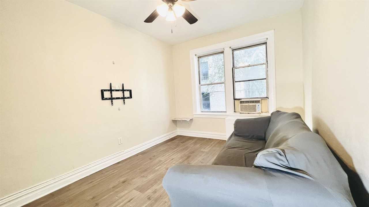 118 Corbin Ave #302 - Photo 3 of 10