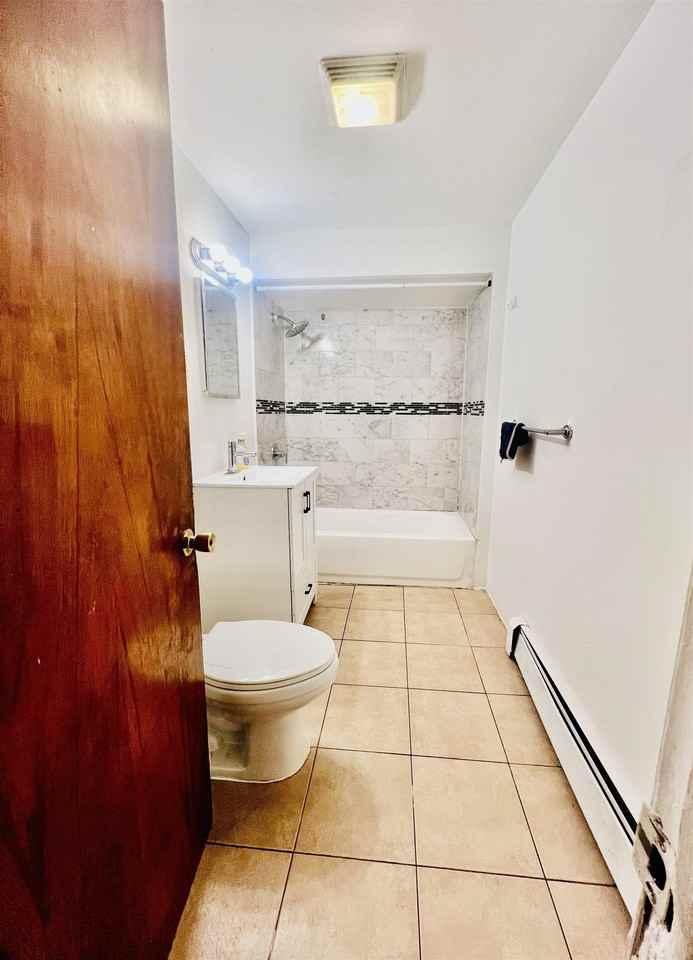 432 Mallory Ave - Photo 4 of 14