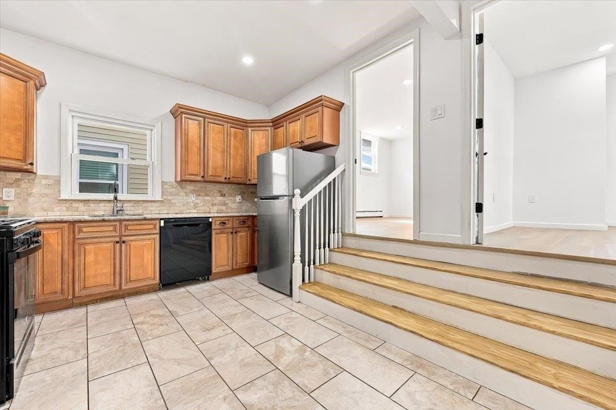 149 37th St #1 - Photo 2 of 21