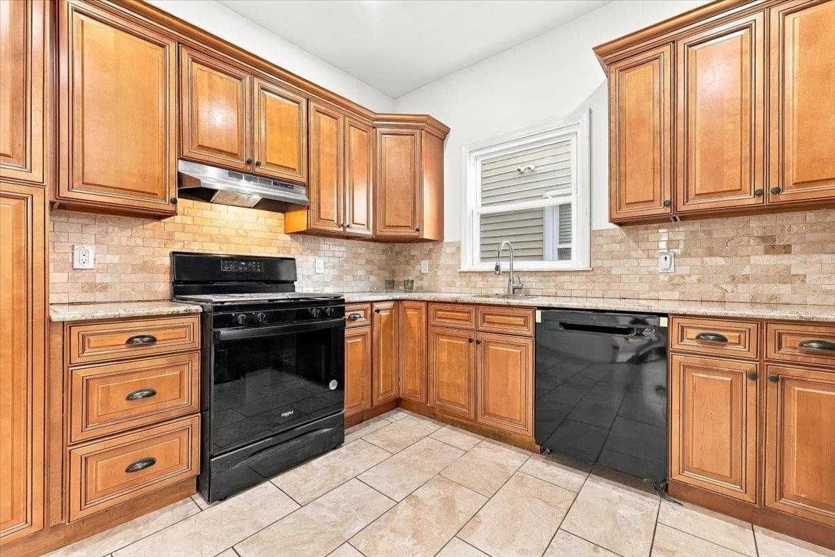 149 37th St #1 - Photo 4 of 21