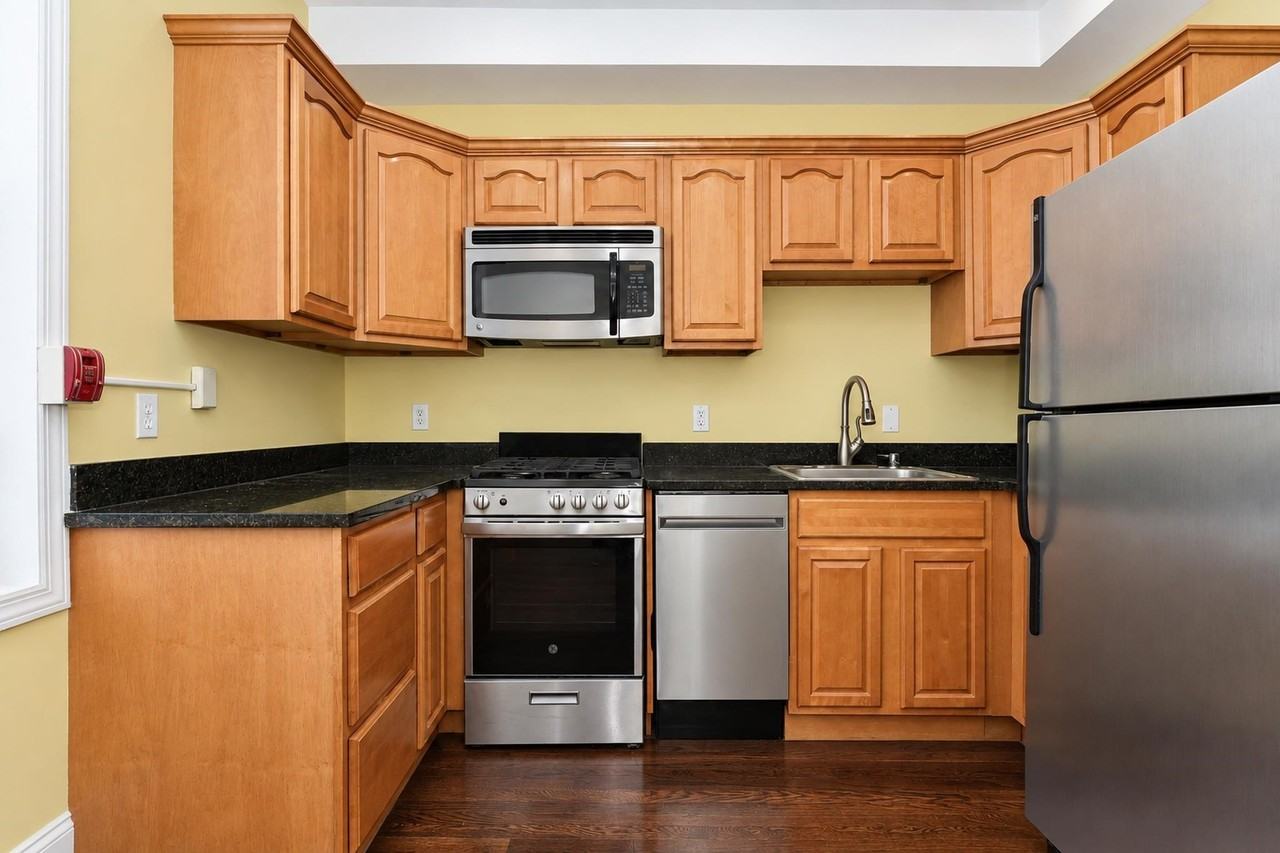 231 Grand St #4L - Photo 5 of 15