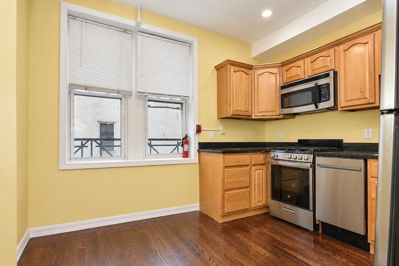 231 Grand St #4L - Photo 6 of 15