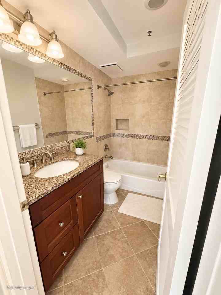600 Hudson St #2D - Photo 2 of 13