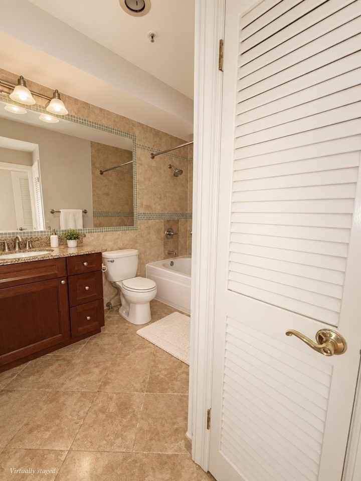600 Hudson St #2D - Photo 3 of 13