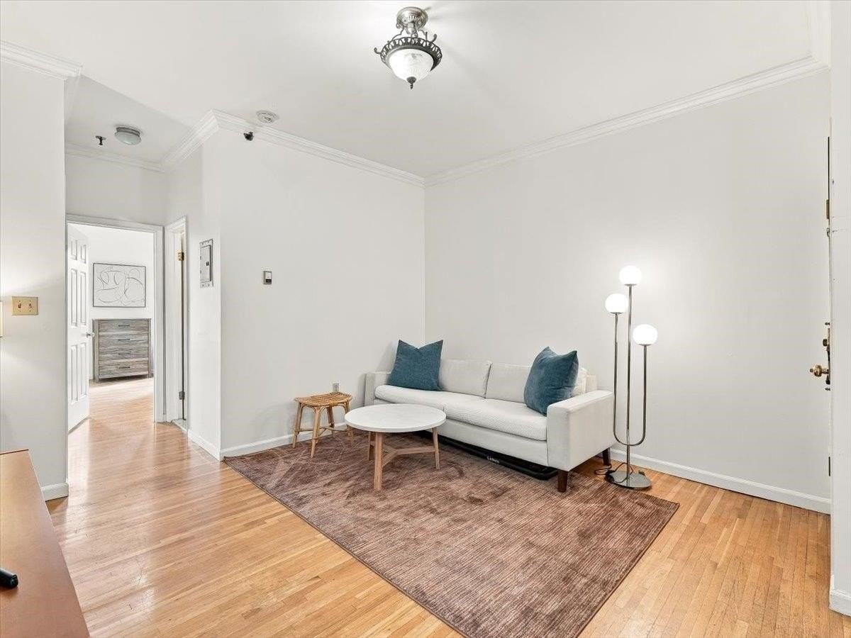 711 Willow Ave #4E - Photo 3 of 25
