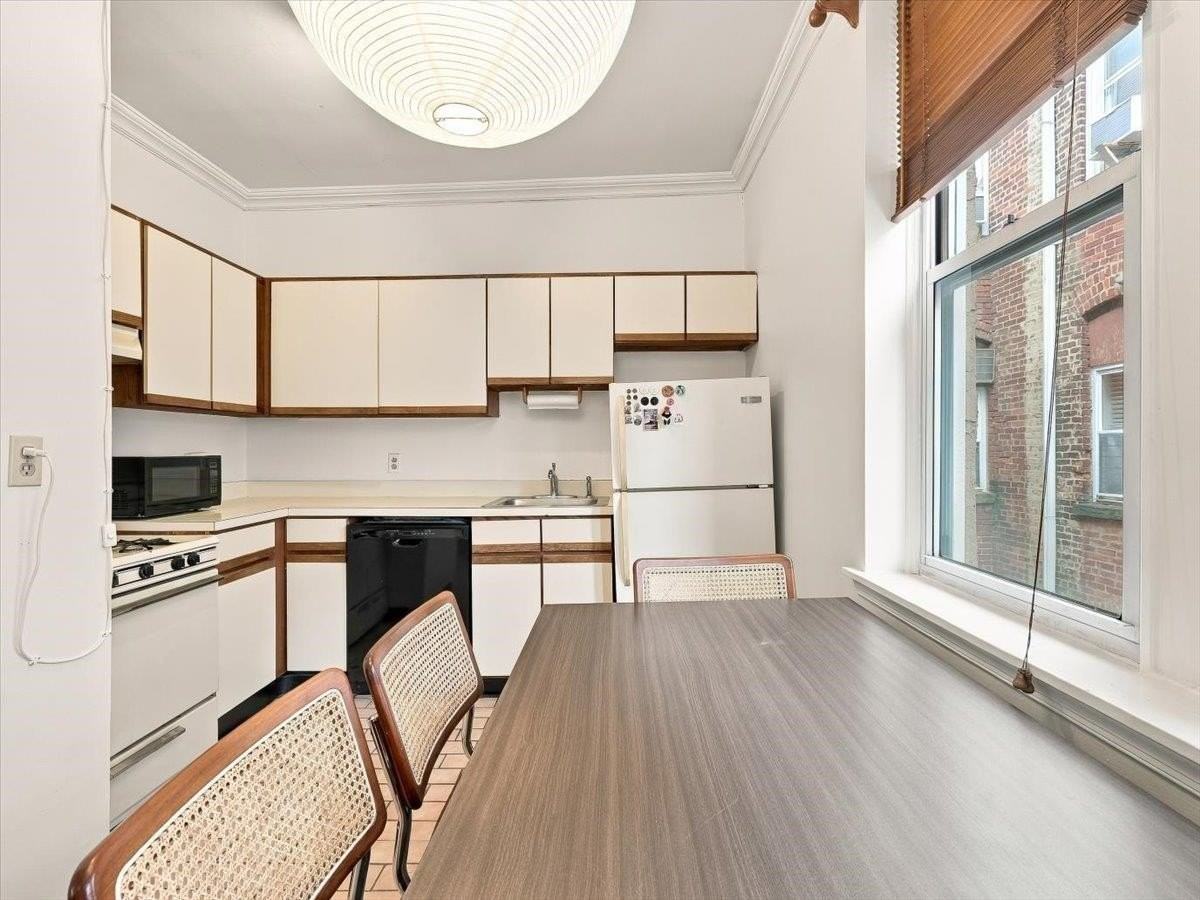 711 Willow Ave #4E - Photo 5 of 25
