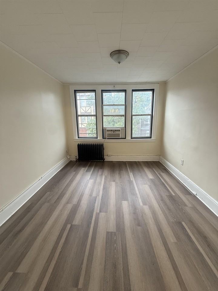 611 87th N BERGEN MILLS RD #1 - Photo 3 of 11
