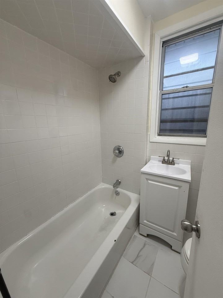 611 87th N BERGEN MILLS RD #1 - Photo 5 of 11