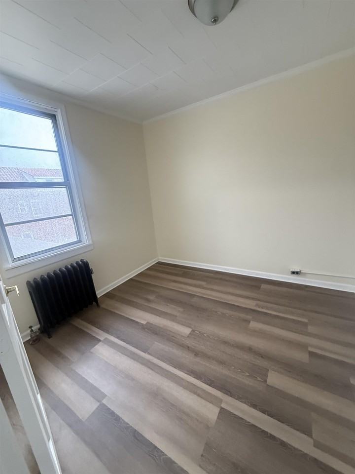 611 87th N BERGEN MILLS RD #1 - Photo 7 of 11