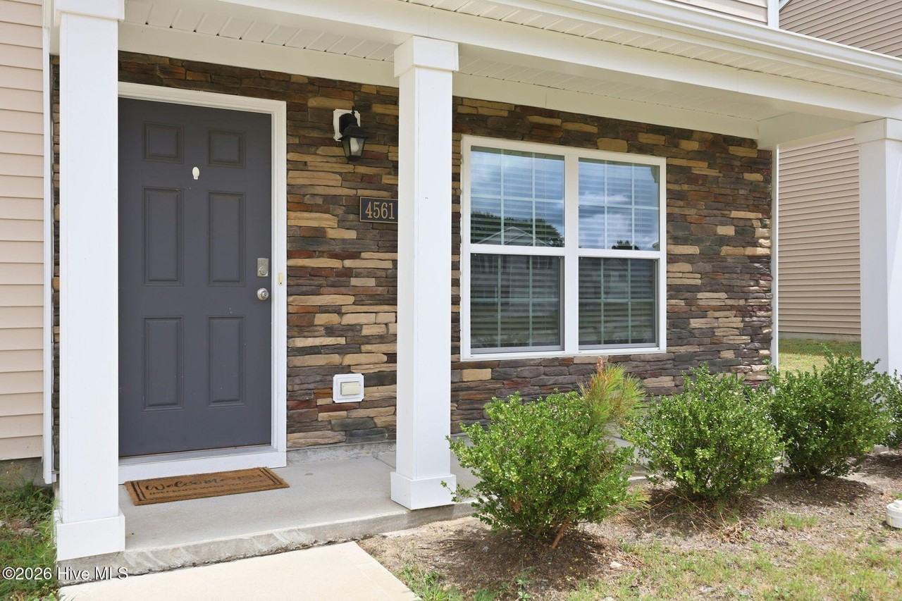 4561 Sandstone Dr - Photo 3 of 36