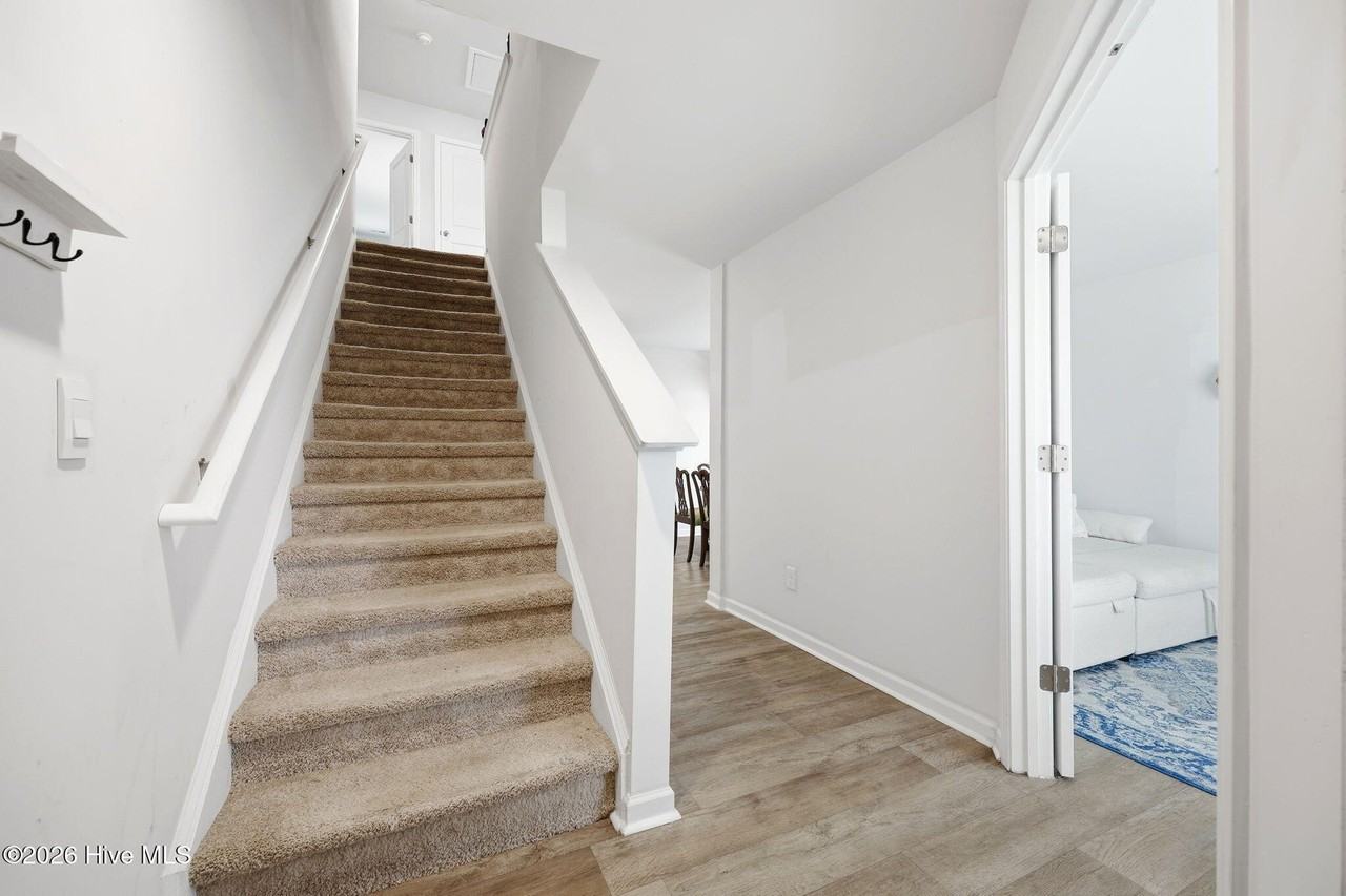 4561 Sandstone Dr - Photo 5 of 36