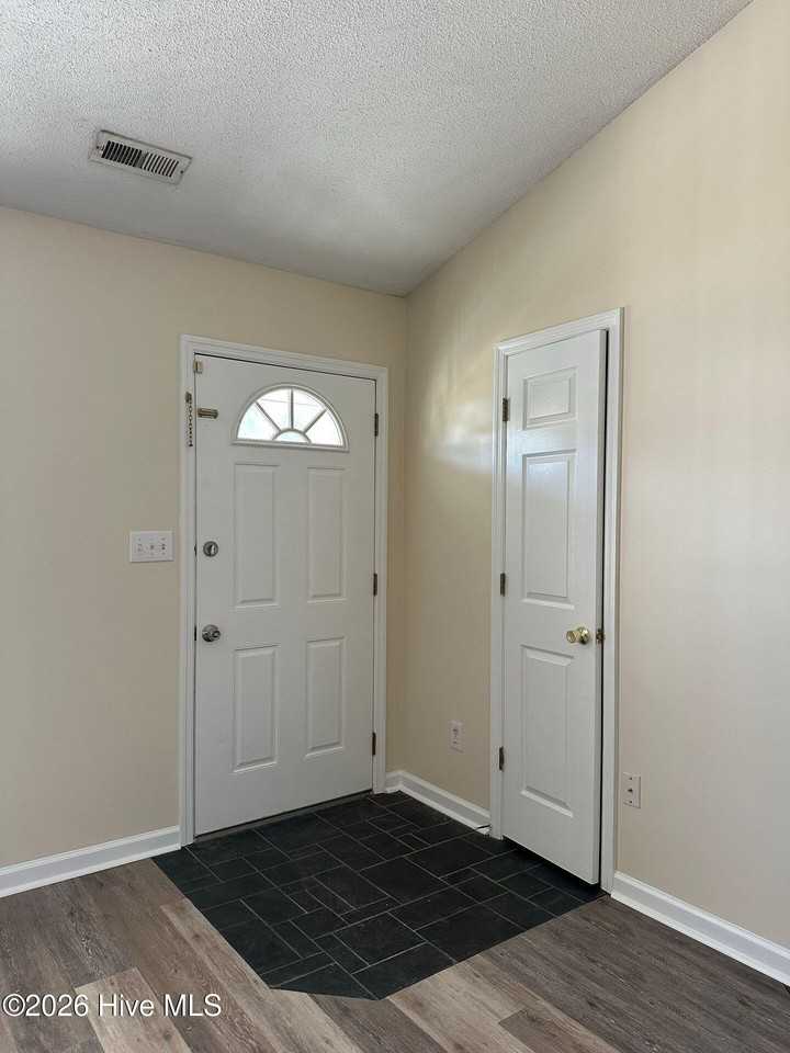 205 Stag Ct - Photo 2 of 18