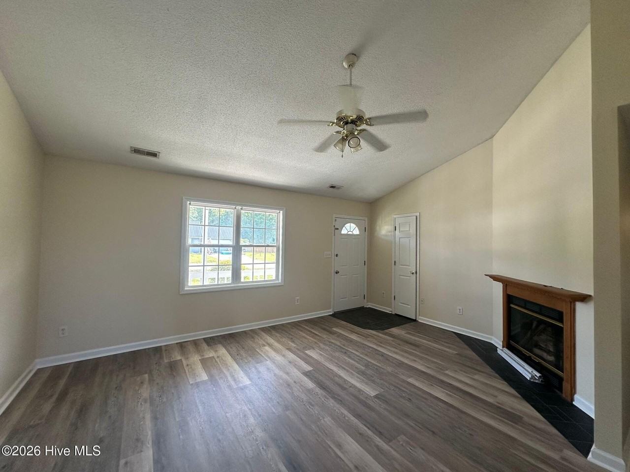 205 Stag Ct - Photo 4 of 18