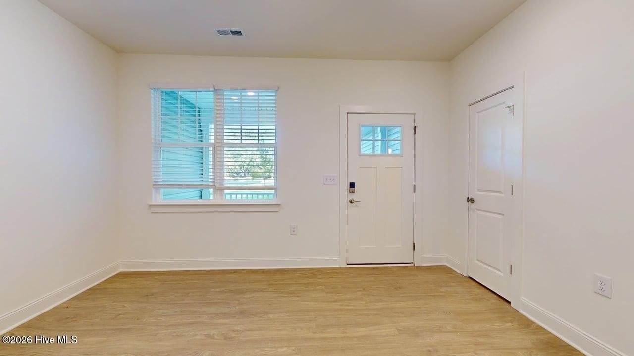 209 N Alma St - Photo 5 of 44