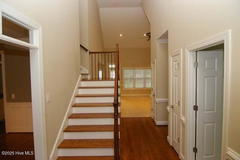 720 Stillwater Dr - Photo 3 of 14