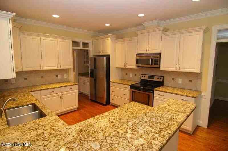 720 Stillwater Dr - Photo 7 of 14